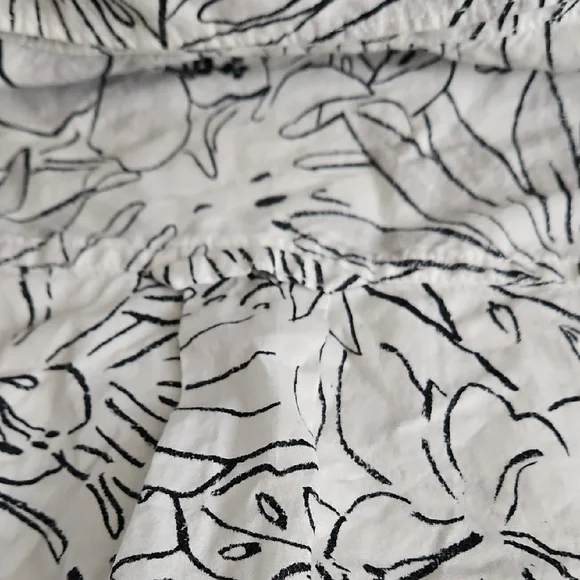 Tommy Bahama Monochrome Floral Button-Down Shirt - Picture 9 of 13